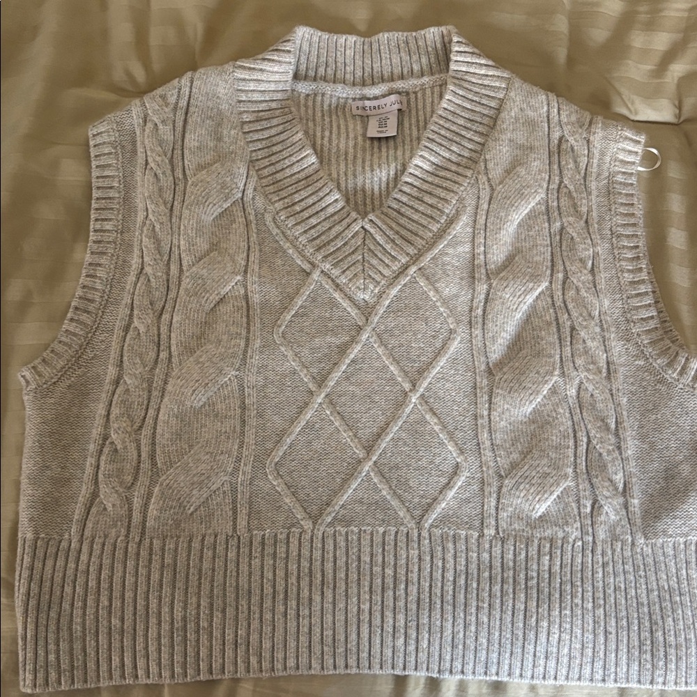 Sincerely Jules Sleeveless Cable Knit Sweater Vest medium soft beige
